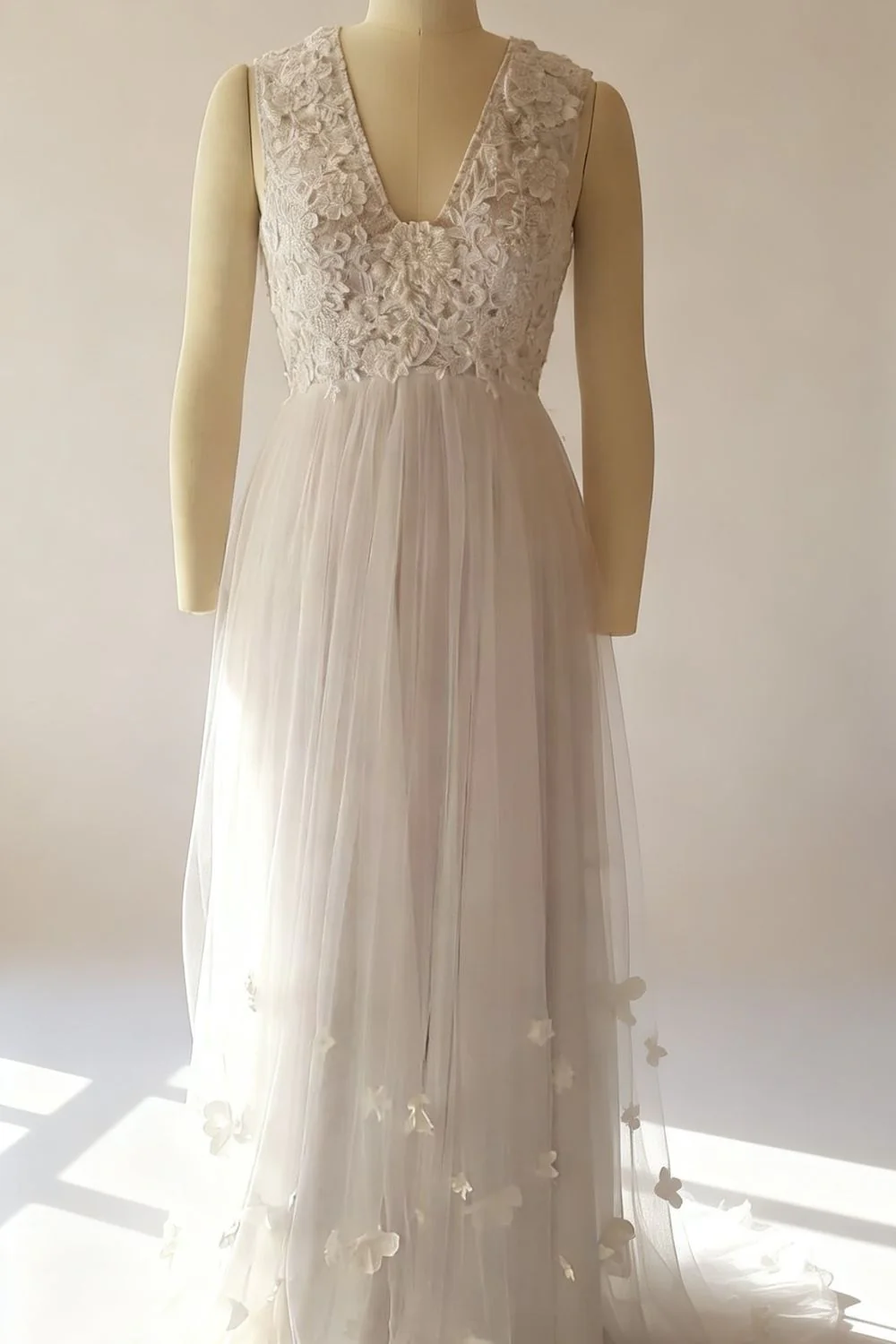 romantic A-line wedding gown - Image 3