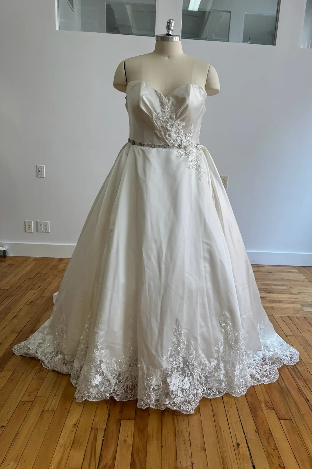 1674XS-GOWN - Image 2