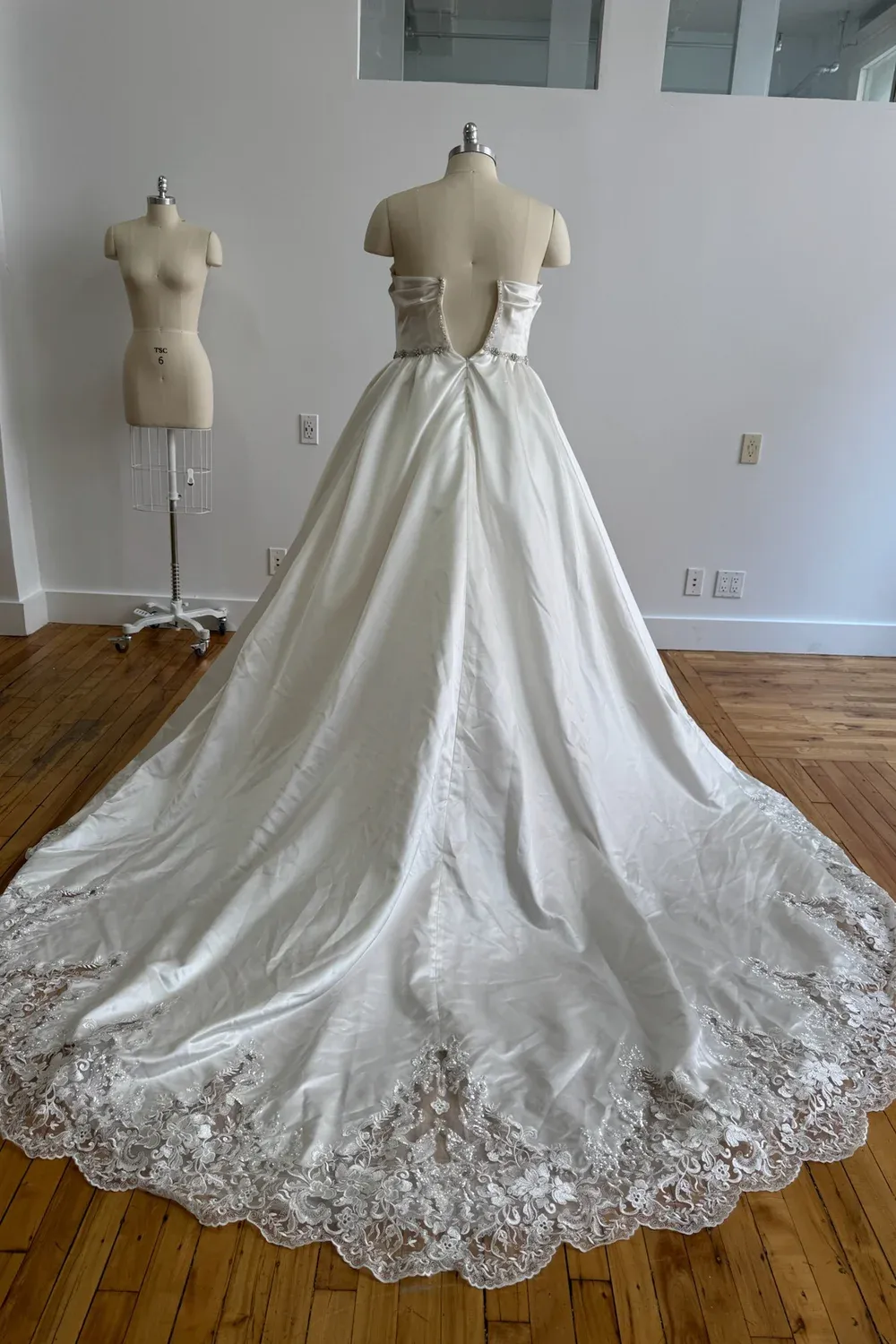 1674XS-GOWN - Image 4