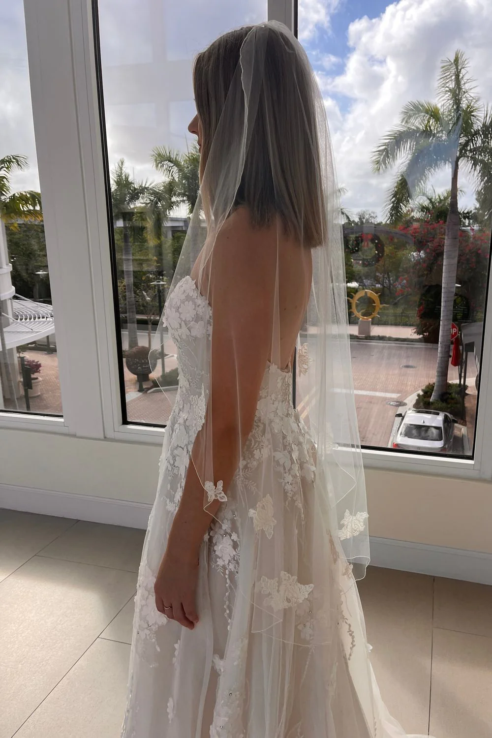 18118 With Veil - Image 3
