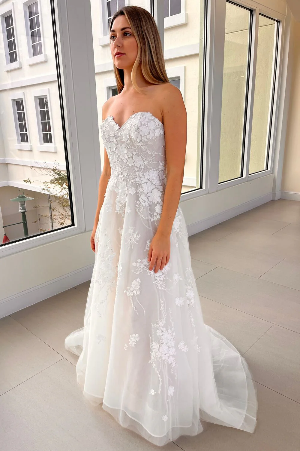18118 With Veil - Image 6