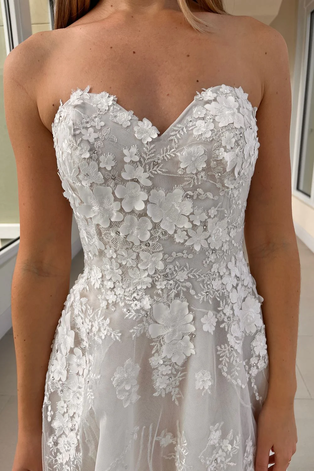 18118 With Veil - Image 7