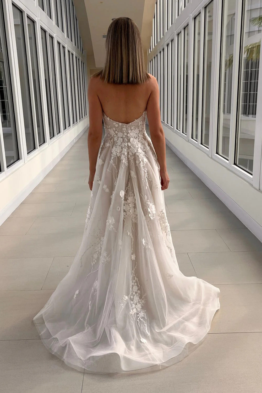 18118 With Veil - Image 8