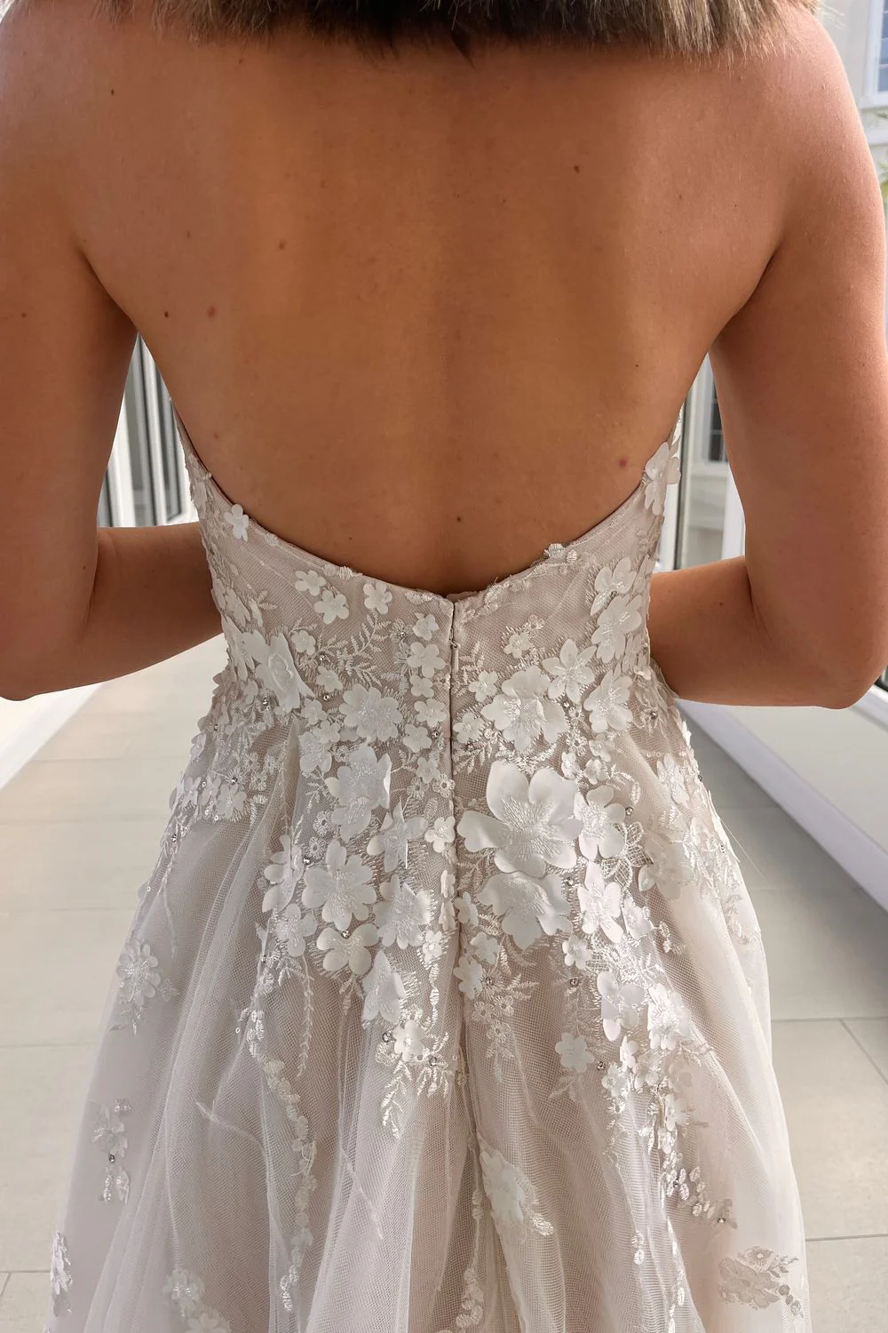 18118 With Veil - Image 9
