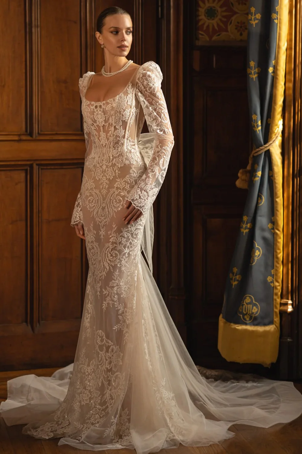 24-P04 PRIVEÉ GOWN