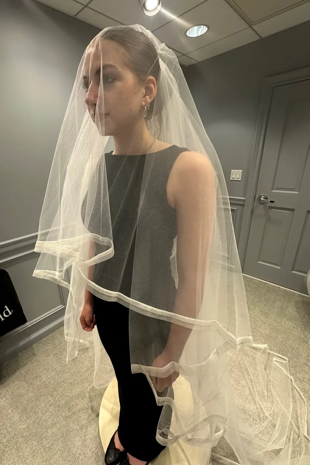 3400 with Veil and Necklace - Image 10
