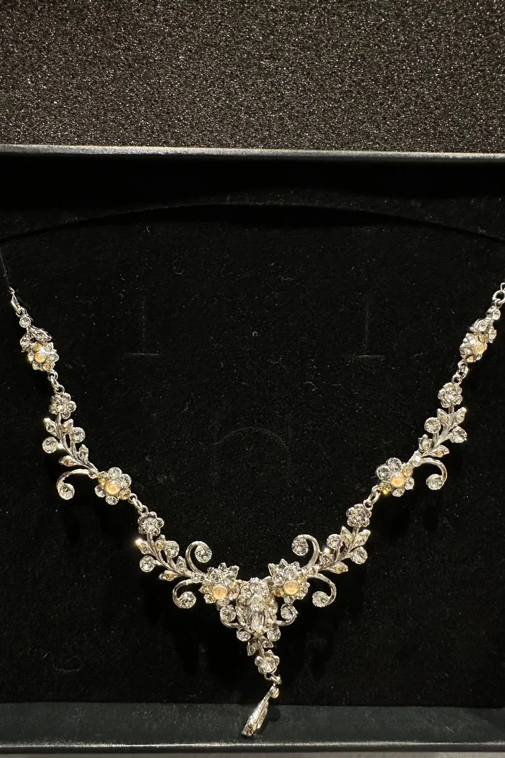 3400 with Veil and Necklace - Image 11