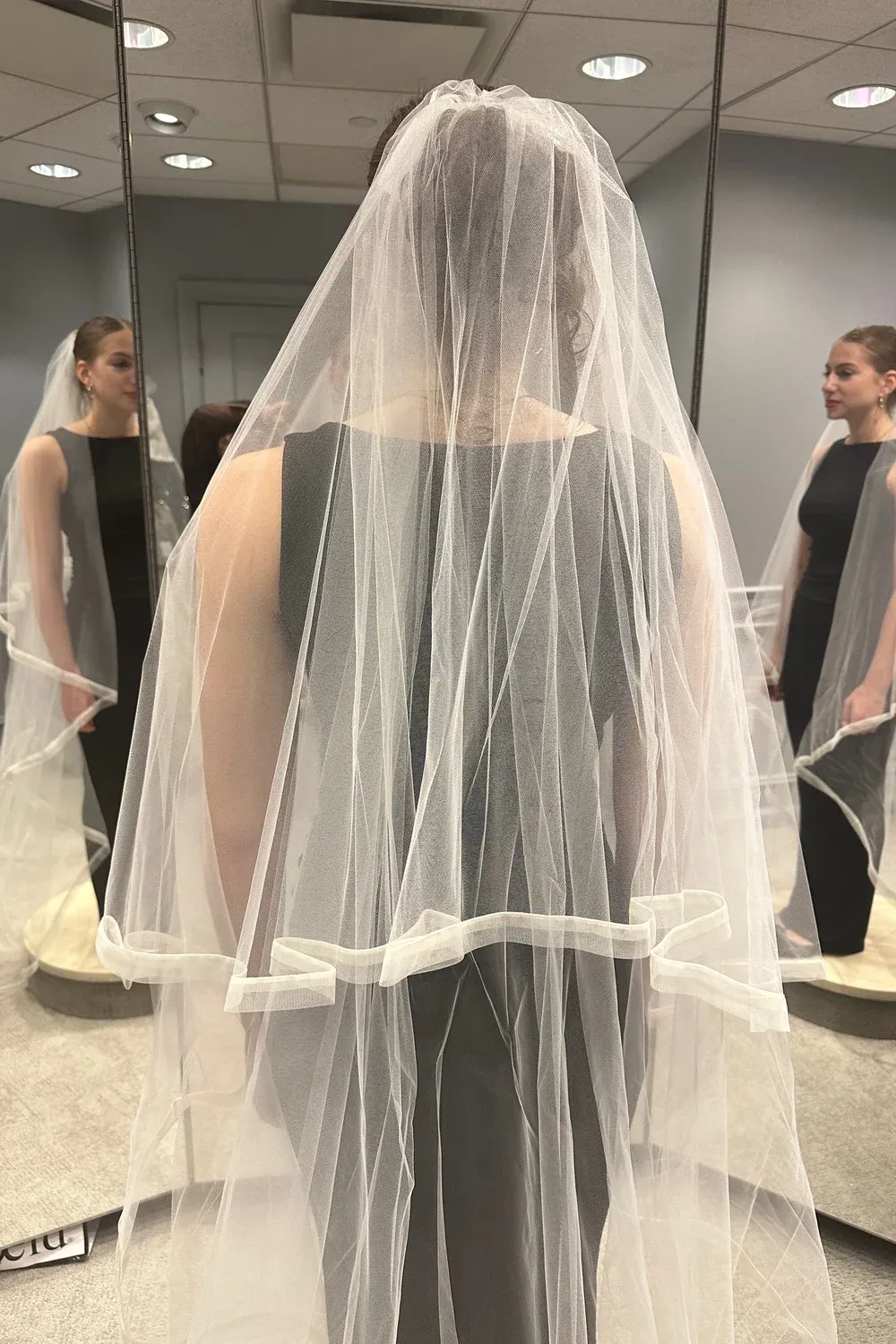 3400 with Veil and Necklace - Image 8