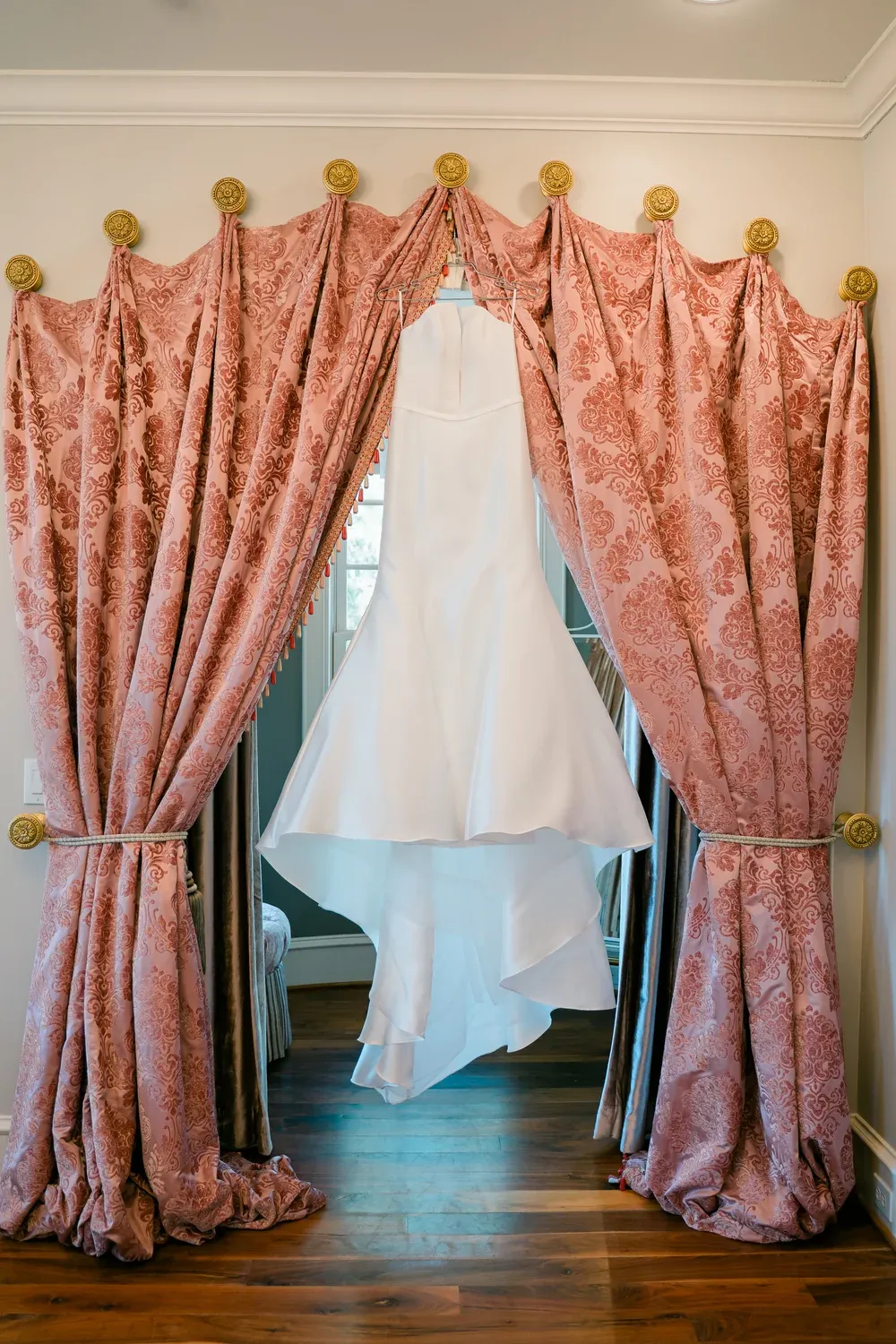 4935 with Veil and Gloves - Image 12