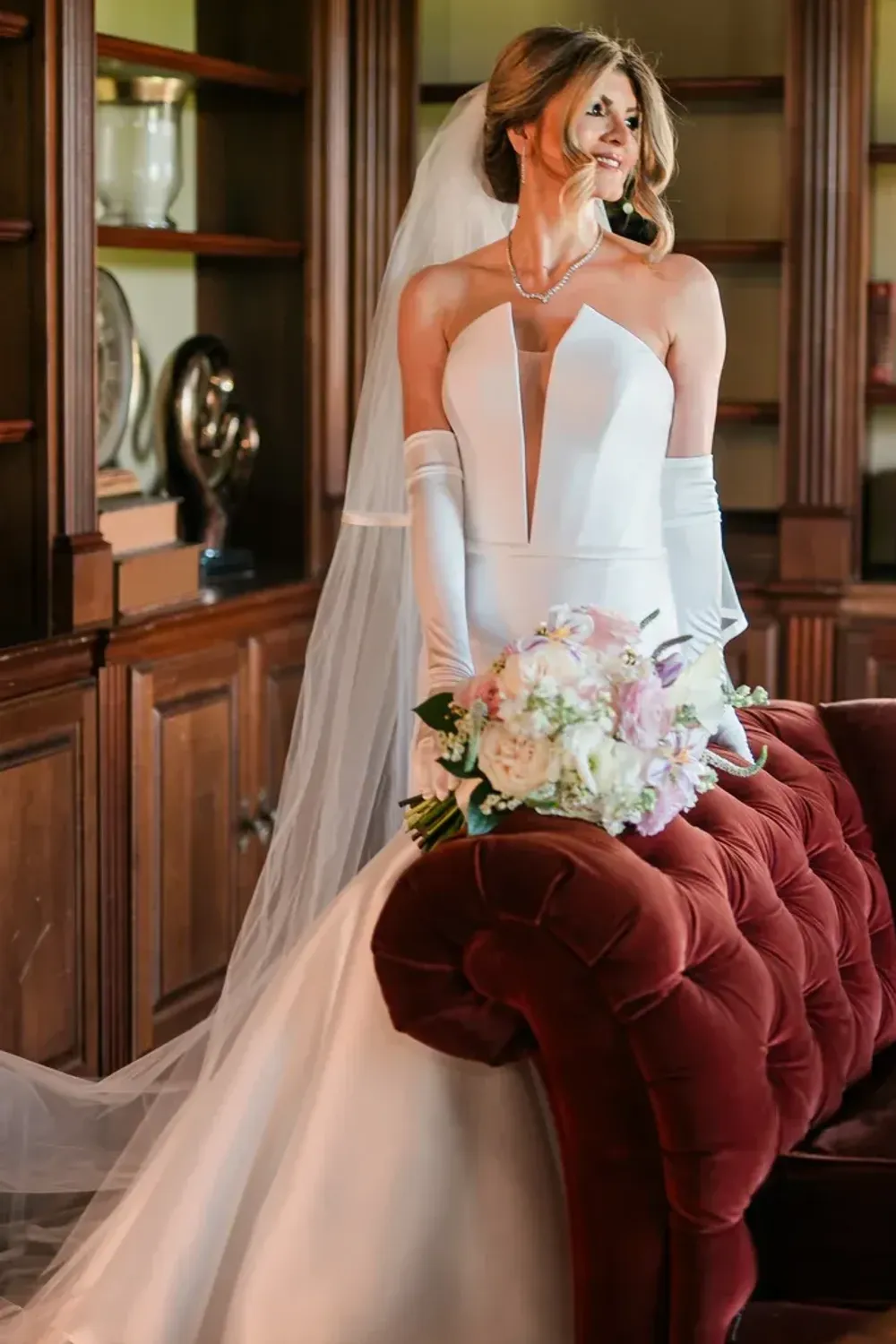 4935 with Veil and Gloves - Image 4