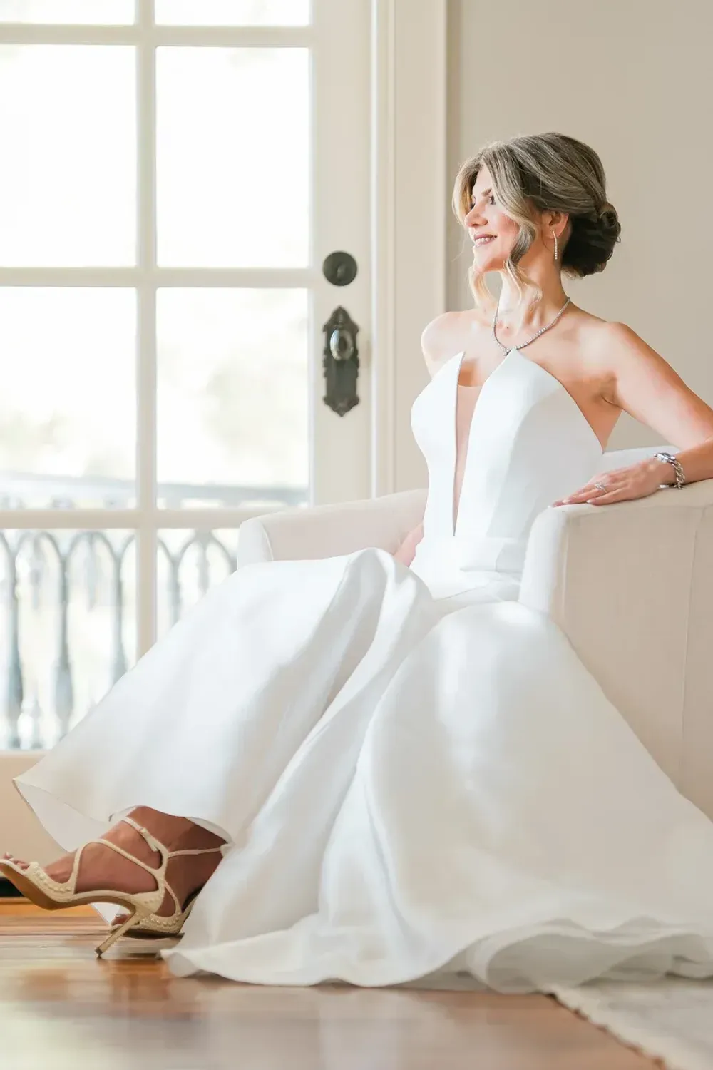 4935 with Veil and Gloves - Image 5