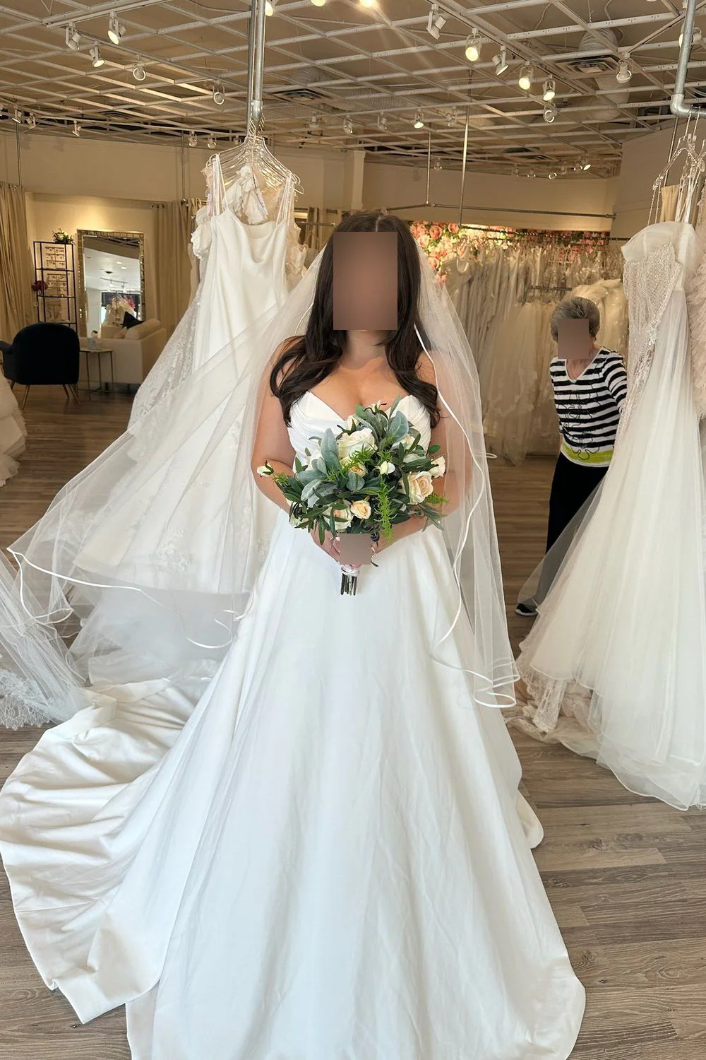 Annika Bridal Dress - Image 4