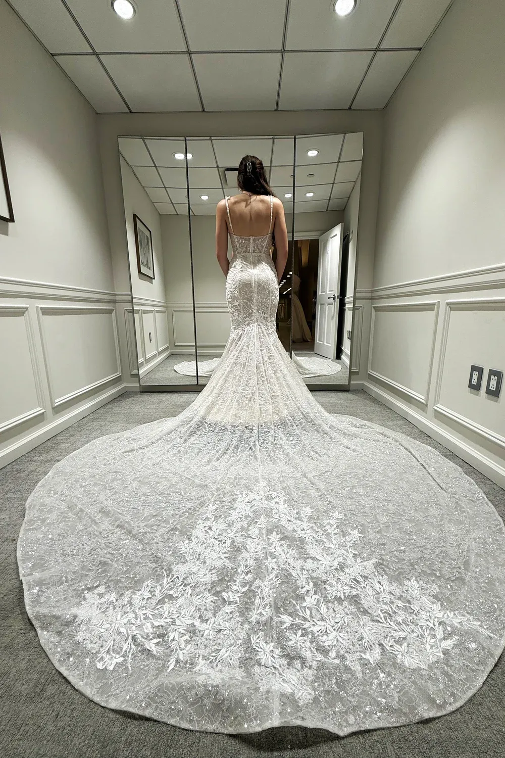 Berta Wedding Dress - Image 4