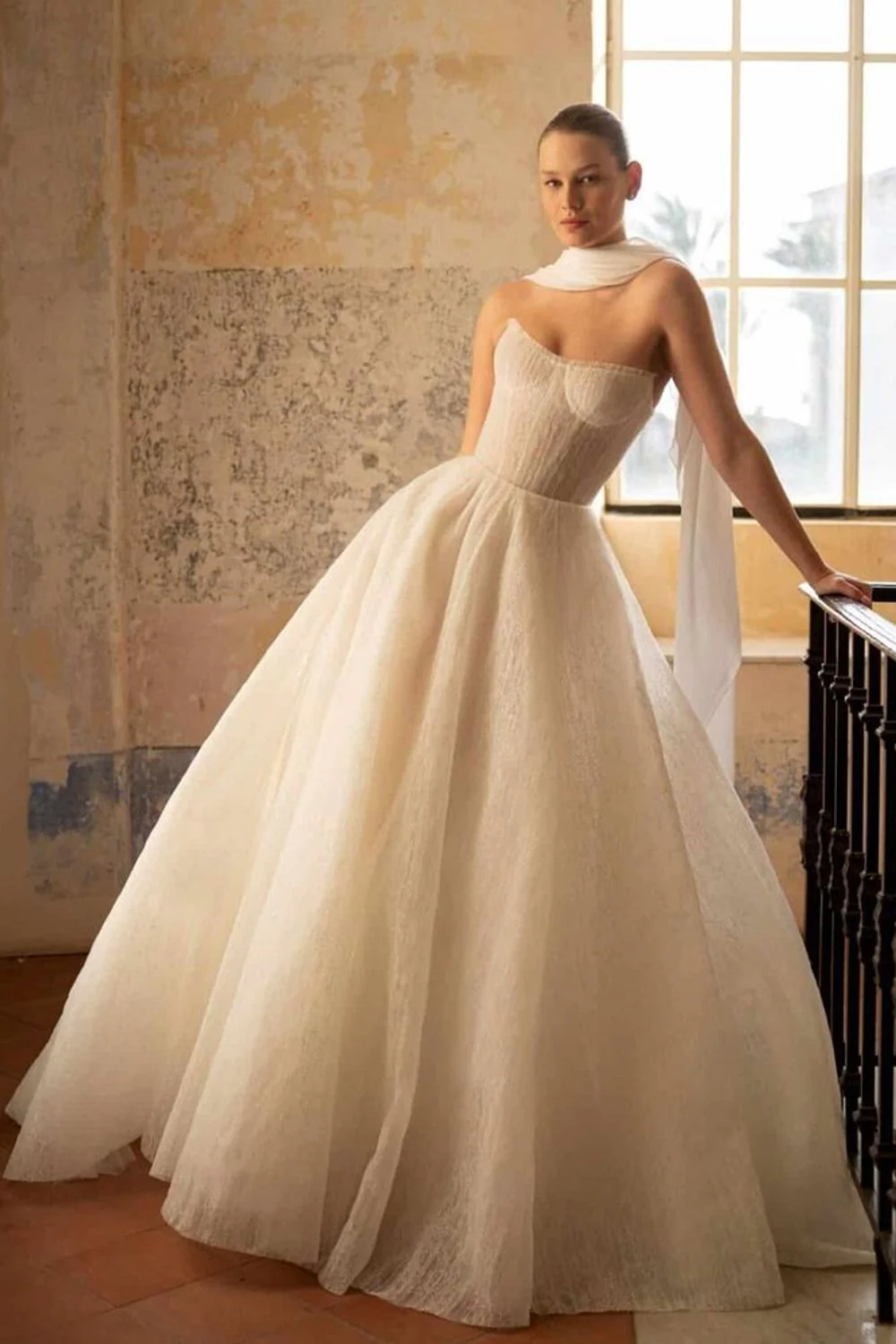 Billie with Veil CHRISTIE LAUREN. ADRIANNA1624885