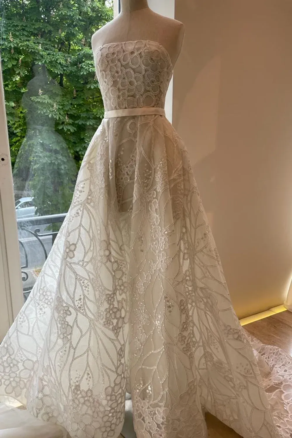 Bridal Gown Spring 2023 with Veil - Image 4