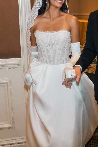 Charlotte with Overskirt and Gloves - Image 5