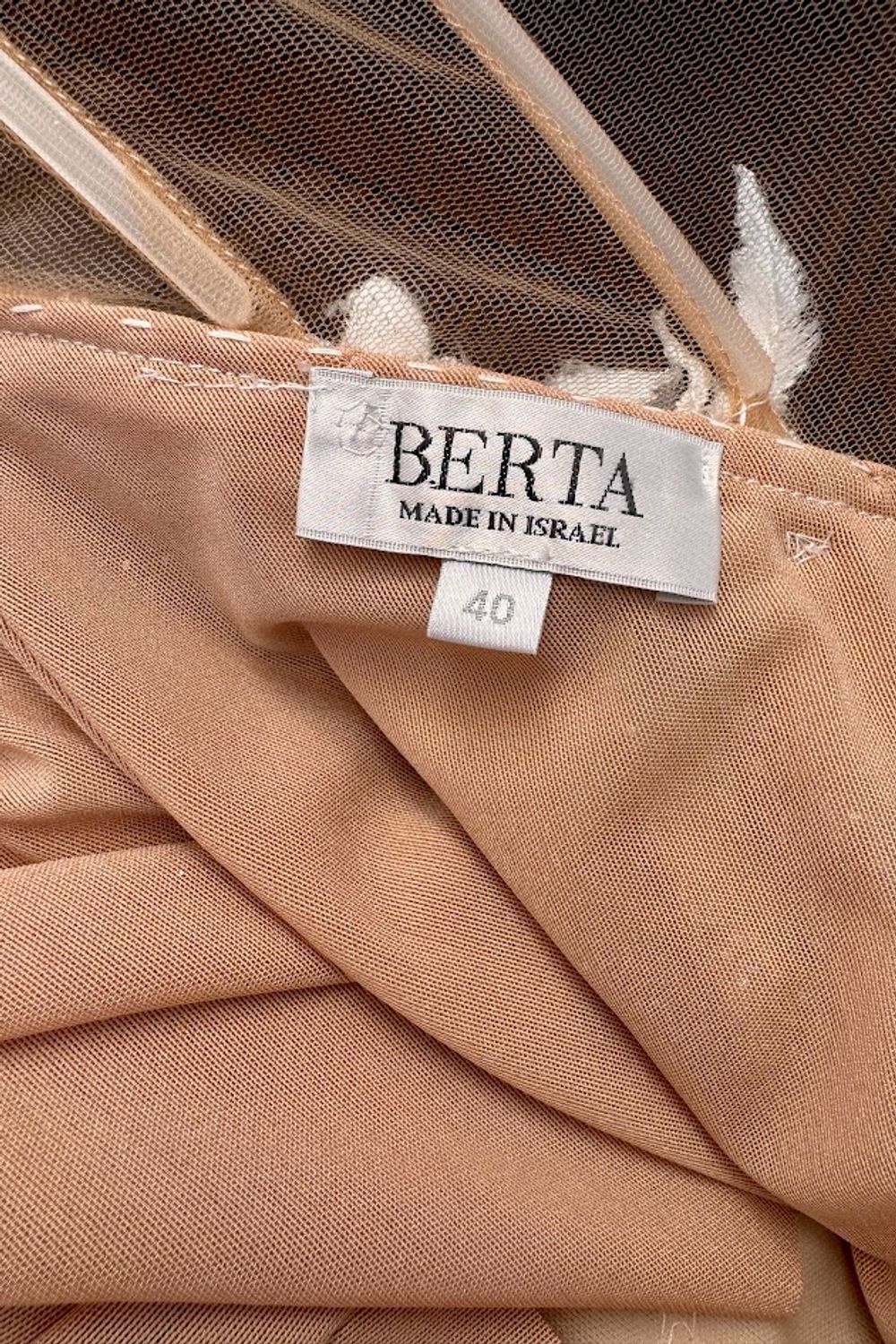 COMO 22-16 with Detachable Sleeves and Veil - Image 12