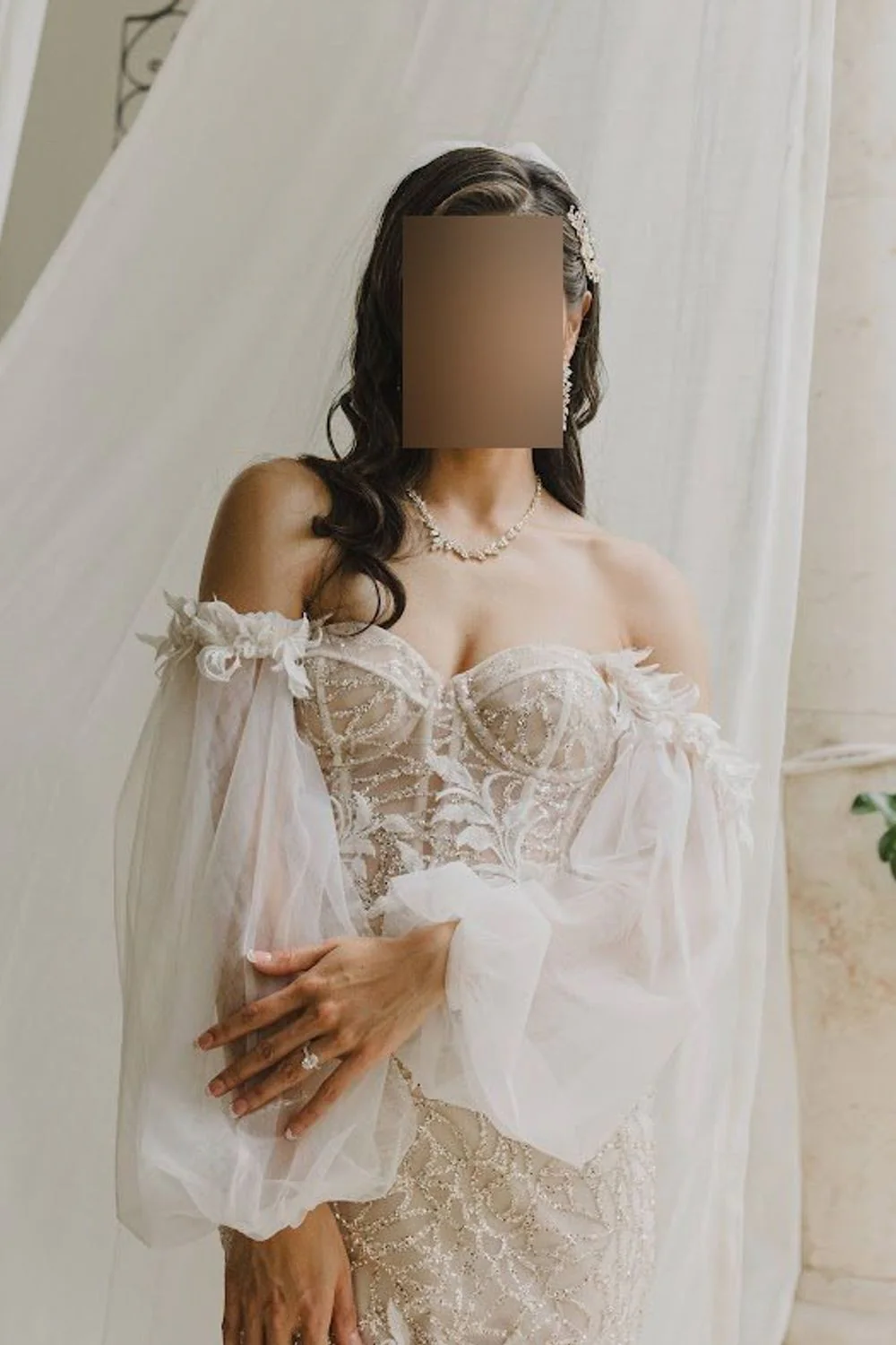 COMO 22-16 with Detachable Sleeves and Veil - Image 3