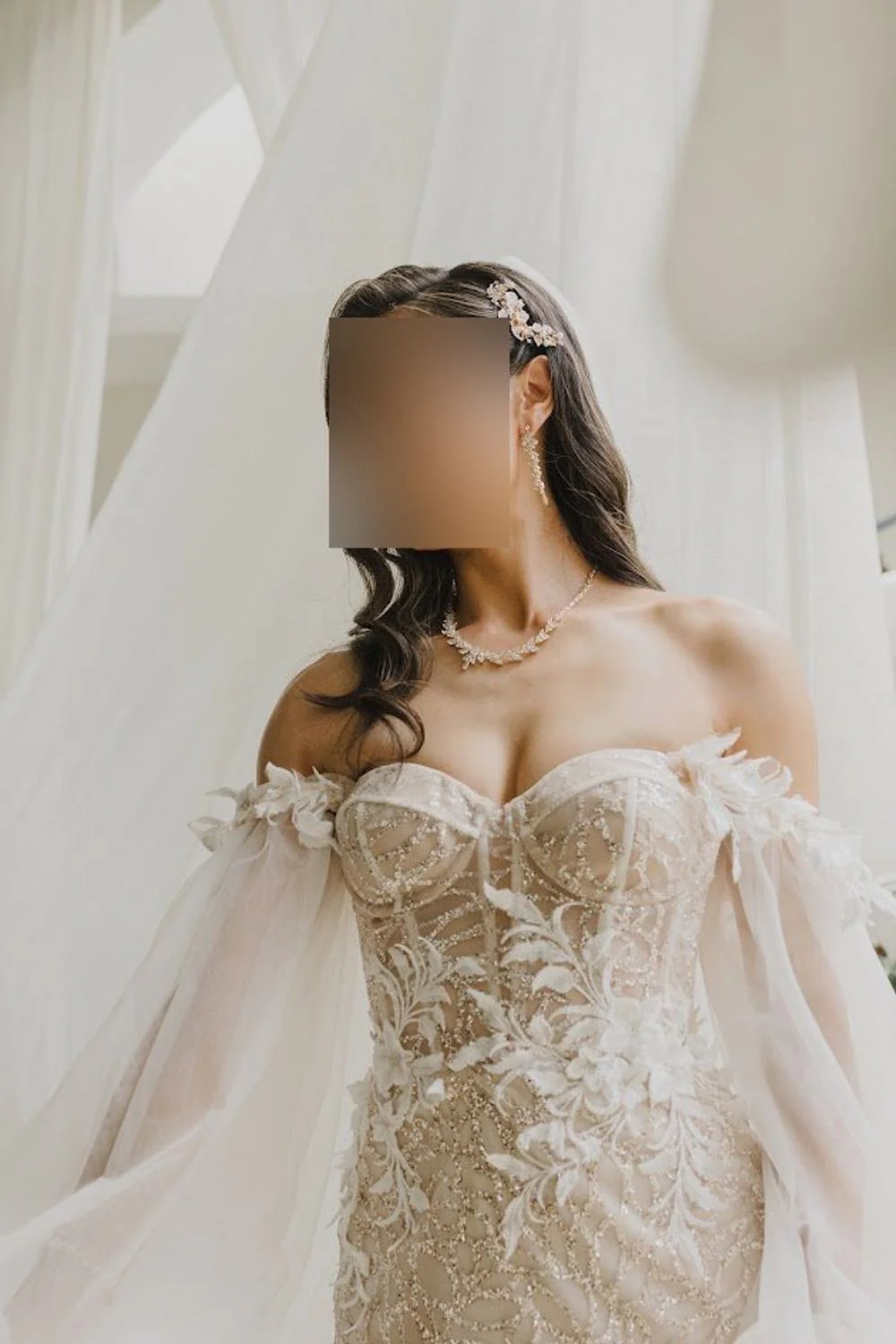 COMO 22-16 with Detachable Sleeves and Veil - Image 4
