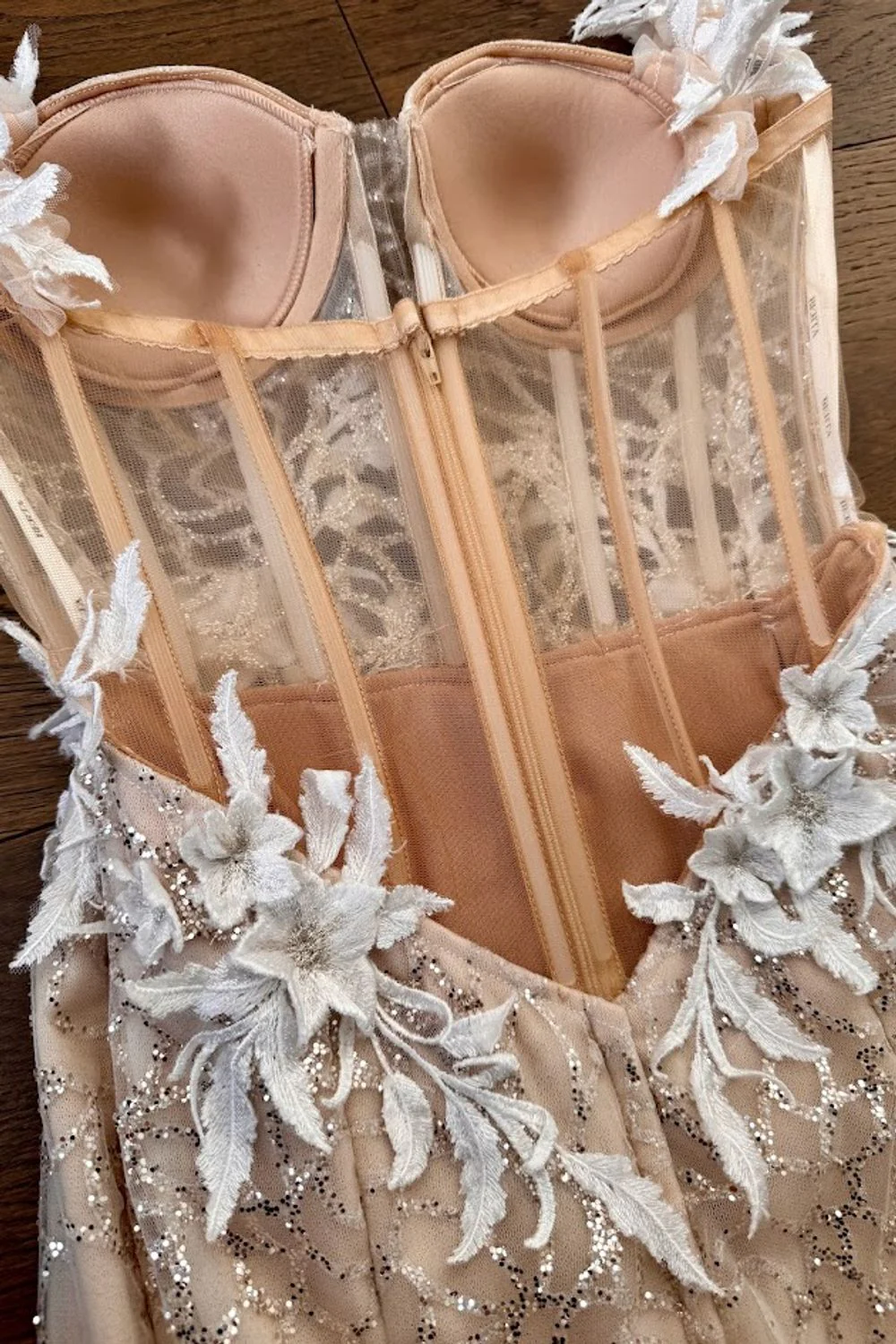 COMO 22-16 with Detachable Sleeves and Veil - Image 6