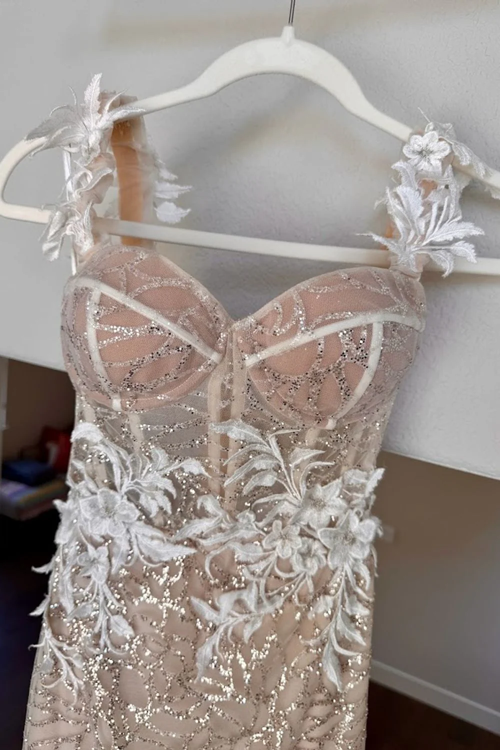 COMO 22-16 with Detachable Sleeves and Veil - Image 8