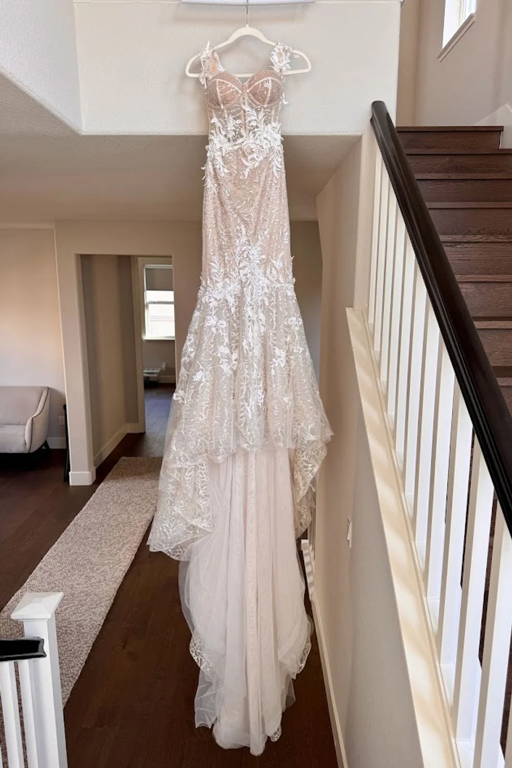 COMO 22-16 with Detachable Sleeves and Veil - Image 9