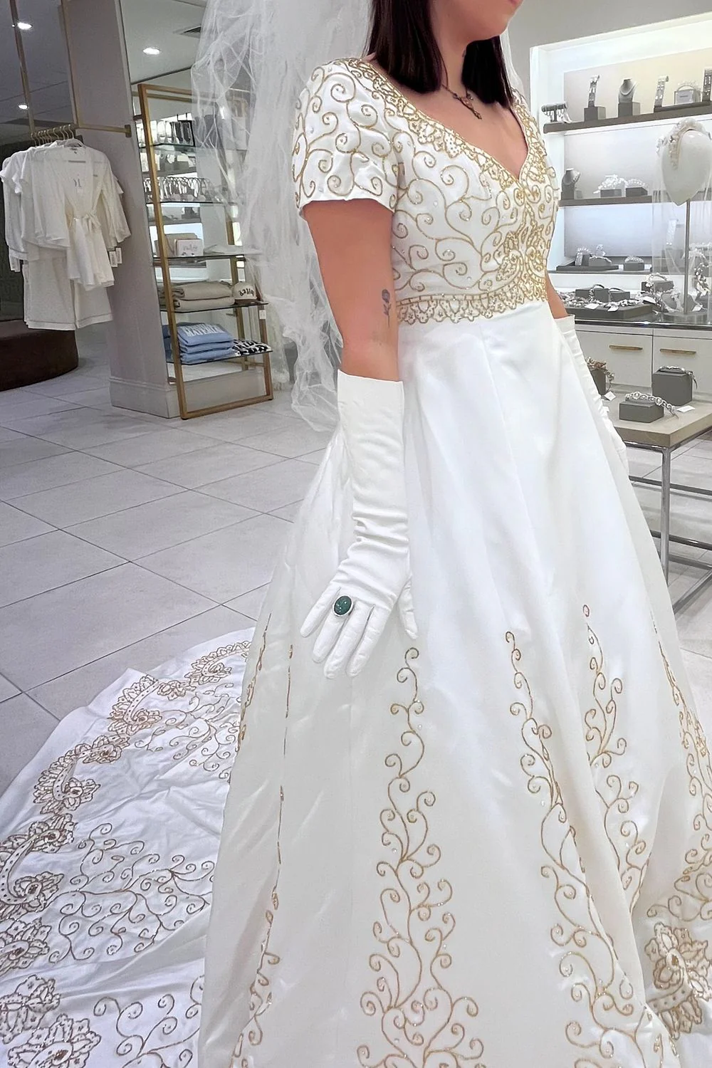 Custom Ballgown with Gloves, veil and Petticoat - Image 2