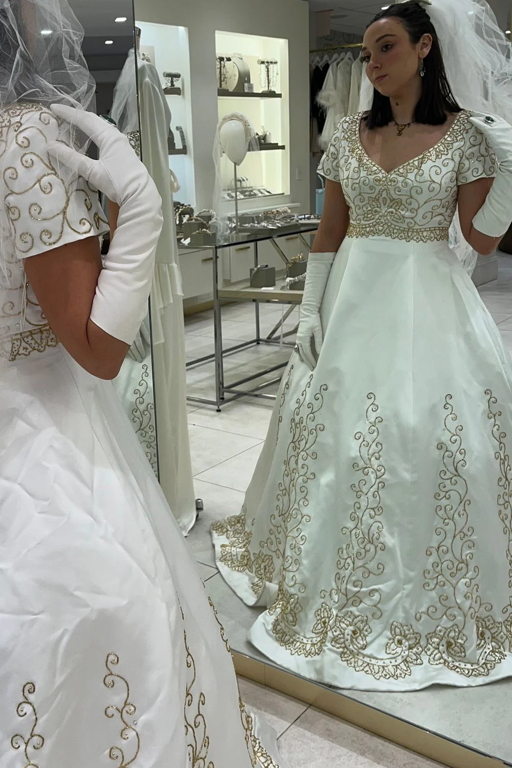 Custom Ballgown with Gloves, veil and Petticoat - Image 7