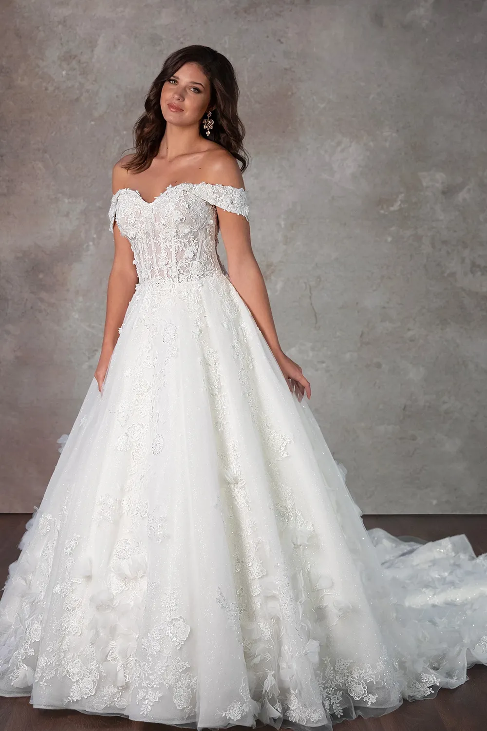 D4112 with Veil and Headpiece