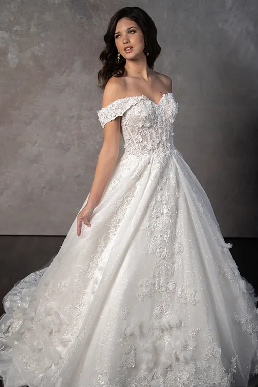 D4112 with Veil and Headpiece - Image 3