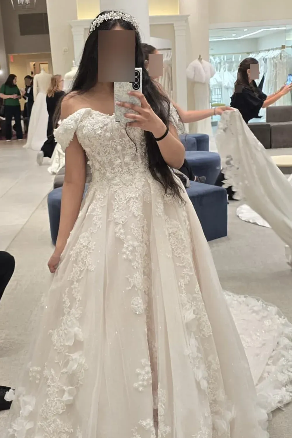 D4112 with Veil and Headpiece - Image 9