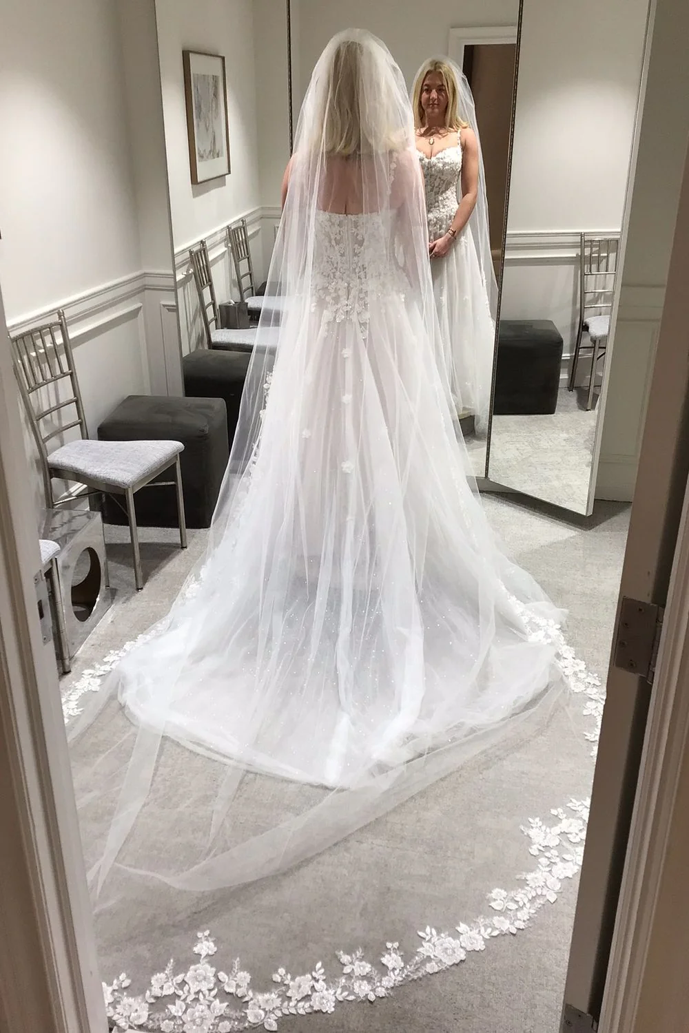 D4148 with Veil - Image 4