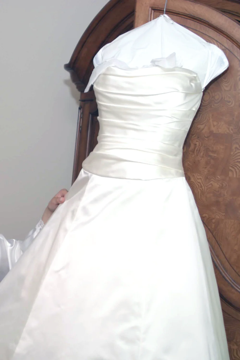 Vera Wang Strapless Ruched Satin A-Line - Image 5