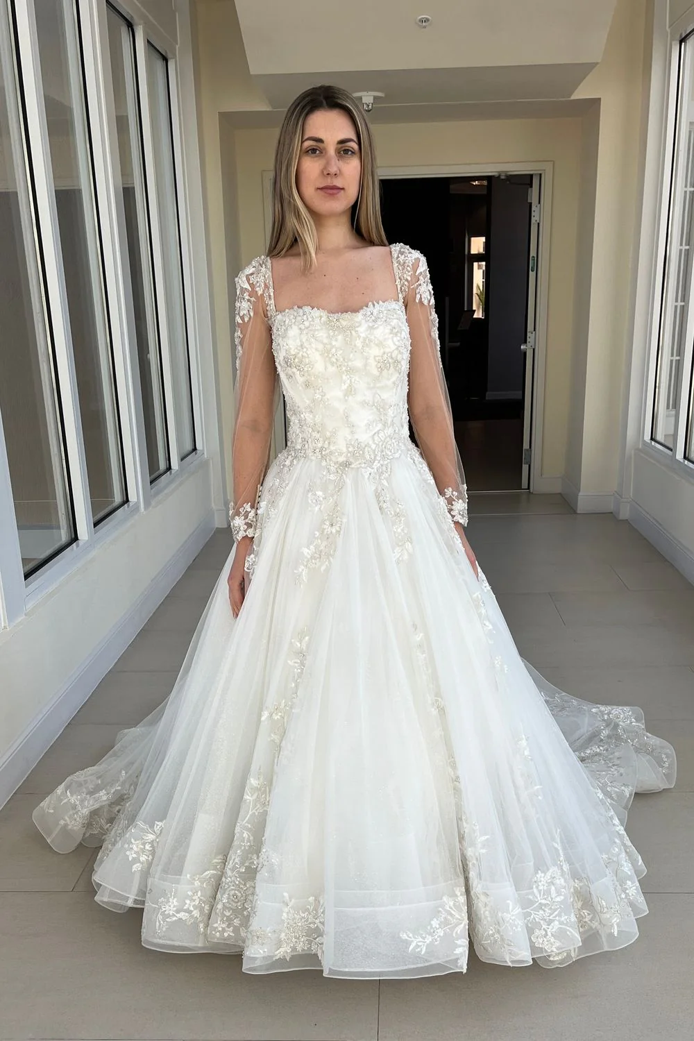 DP272 Belle w/ Veil
