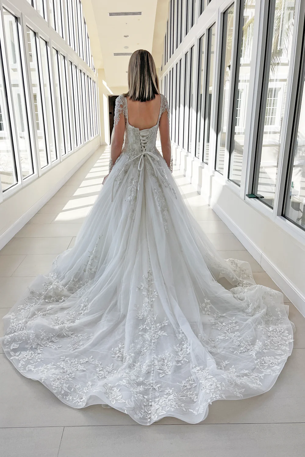DP272 Belle w/ Veil - Image 4