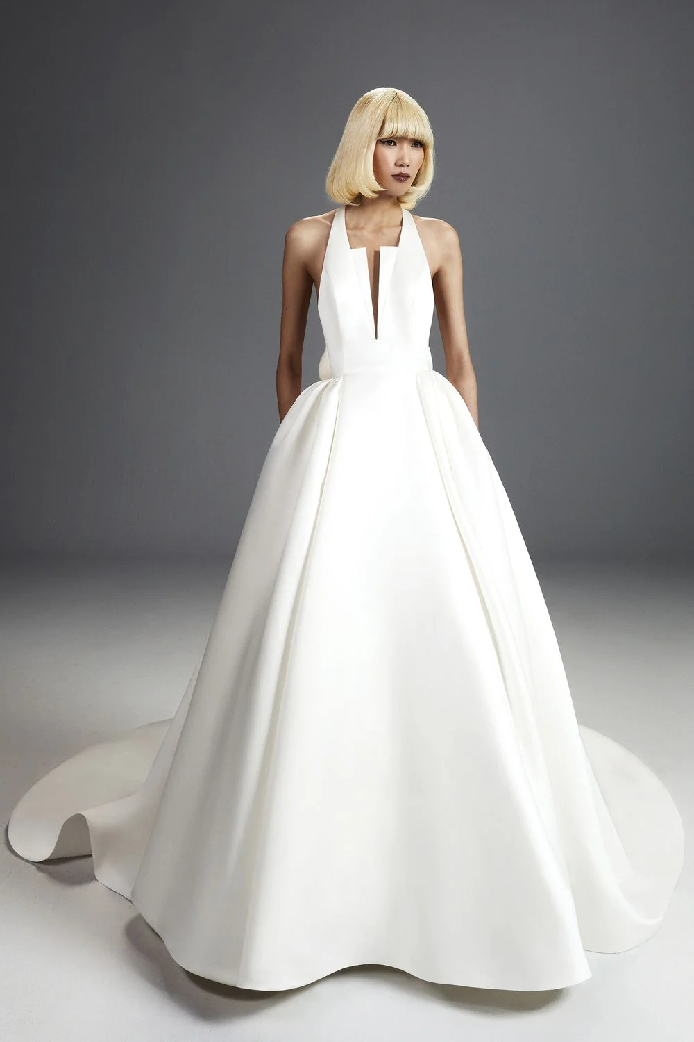 DREAMY BOW GOWN