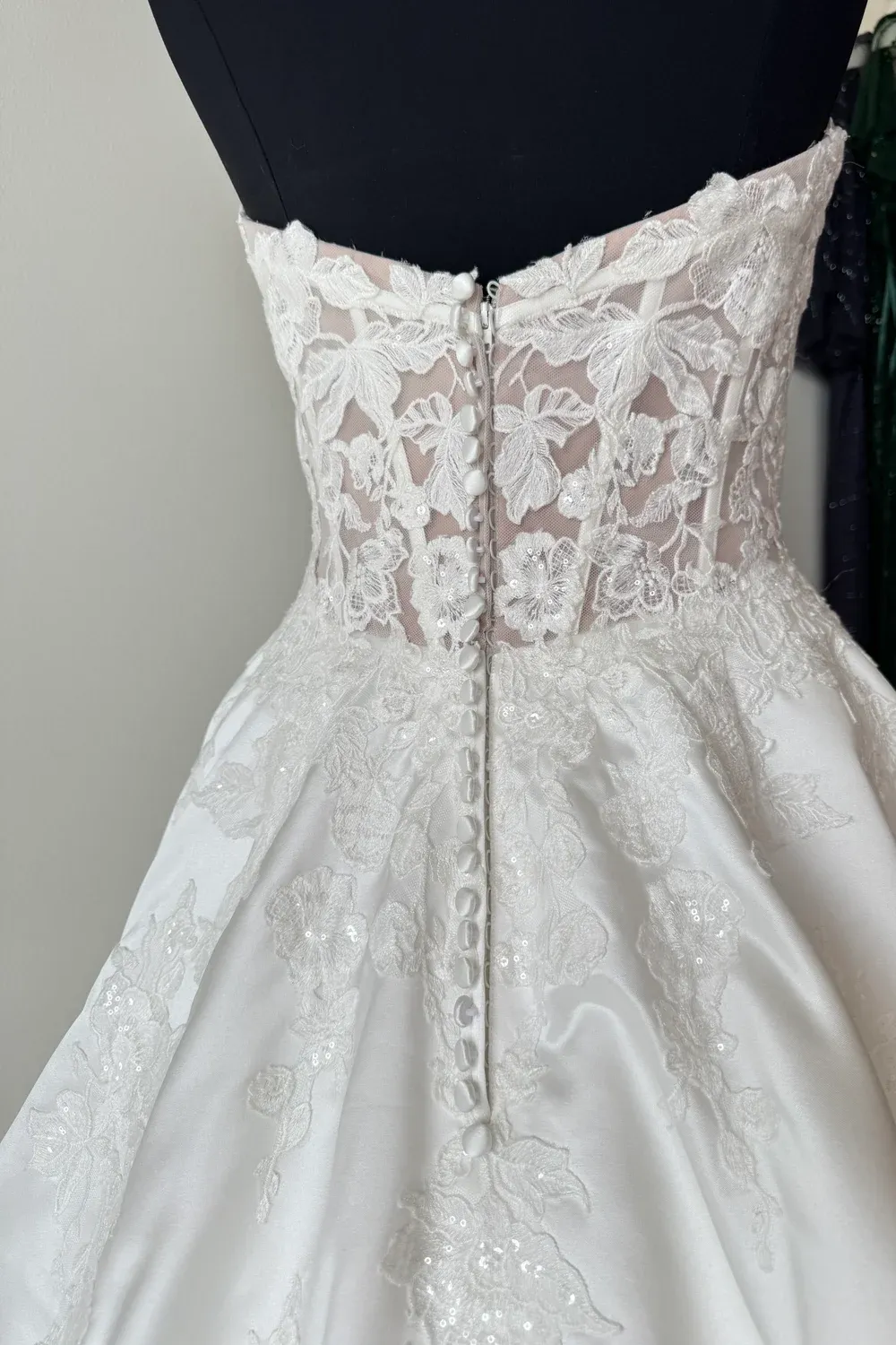Elizabeth - Image 12