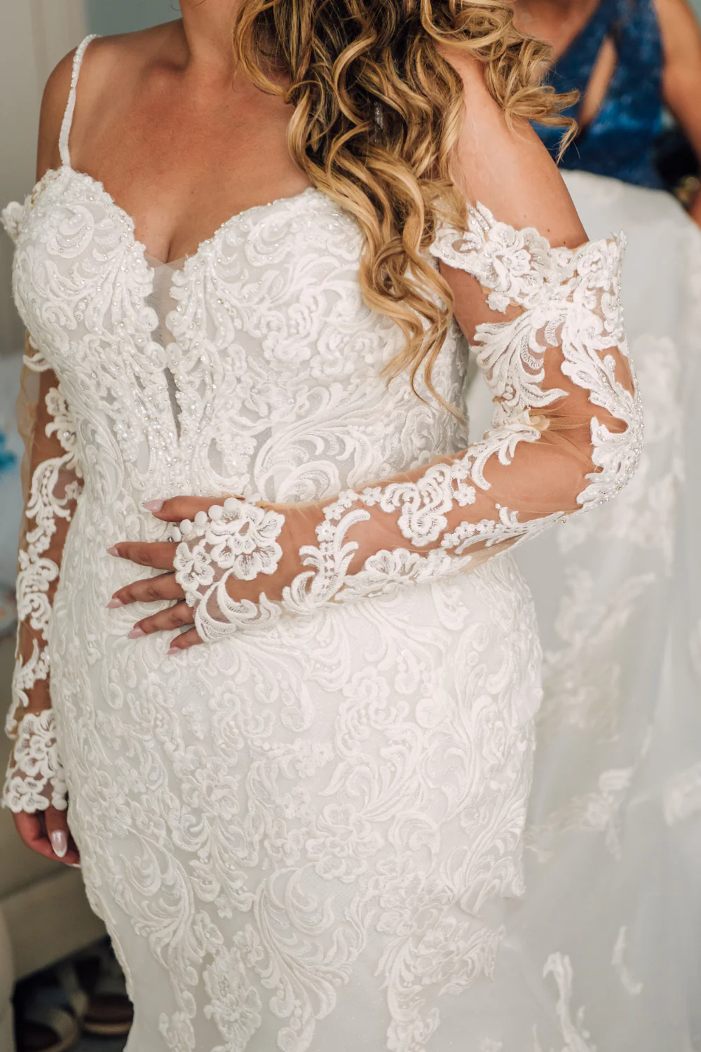 Fiona with Veil and Overskirt and Sleeves - Image 8