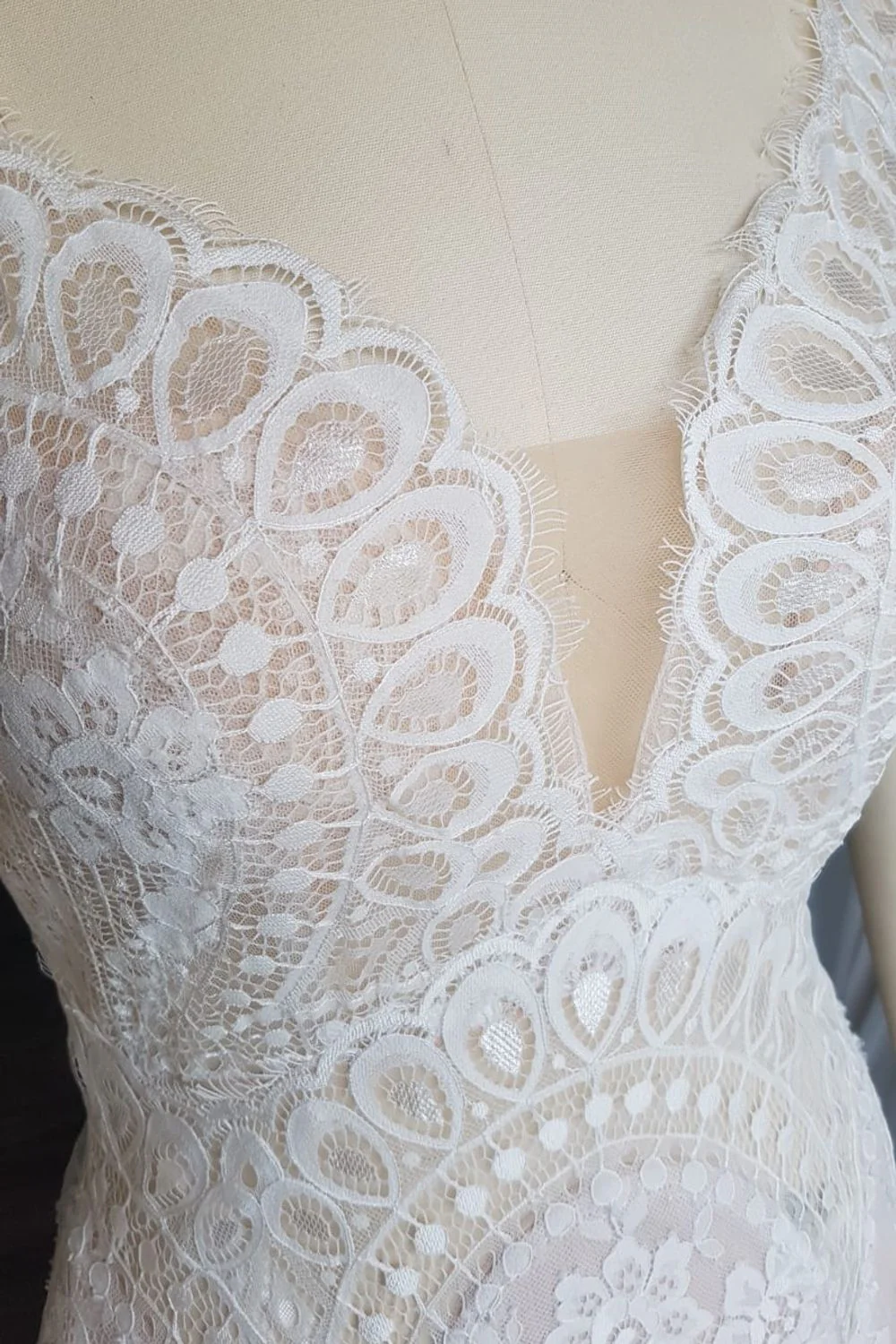 Geometric Floral Lace Mermaid Gown - Image 4