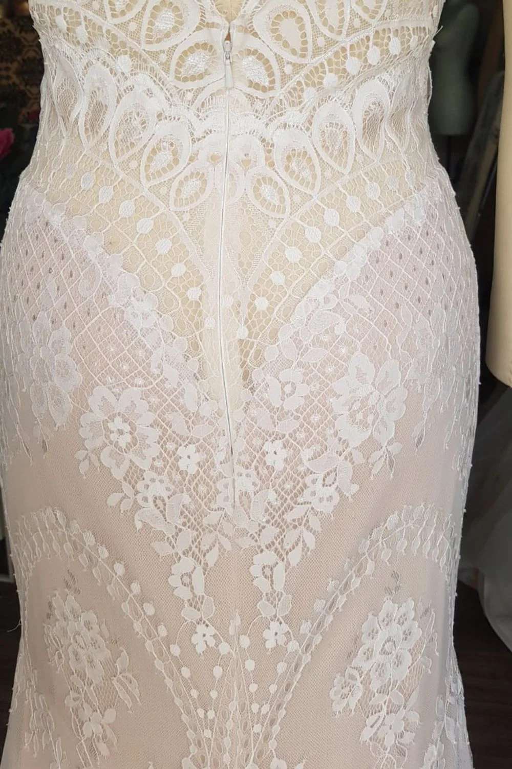 Geometric Floral Lace Mermaid Gown - Image 5