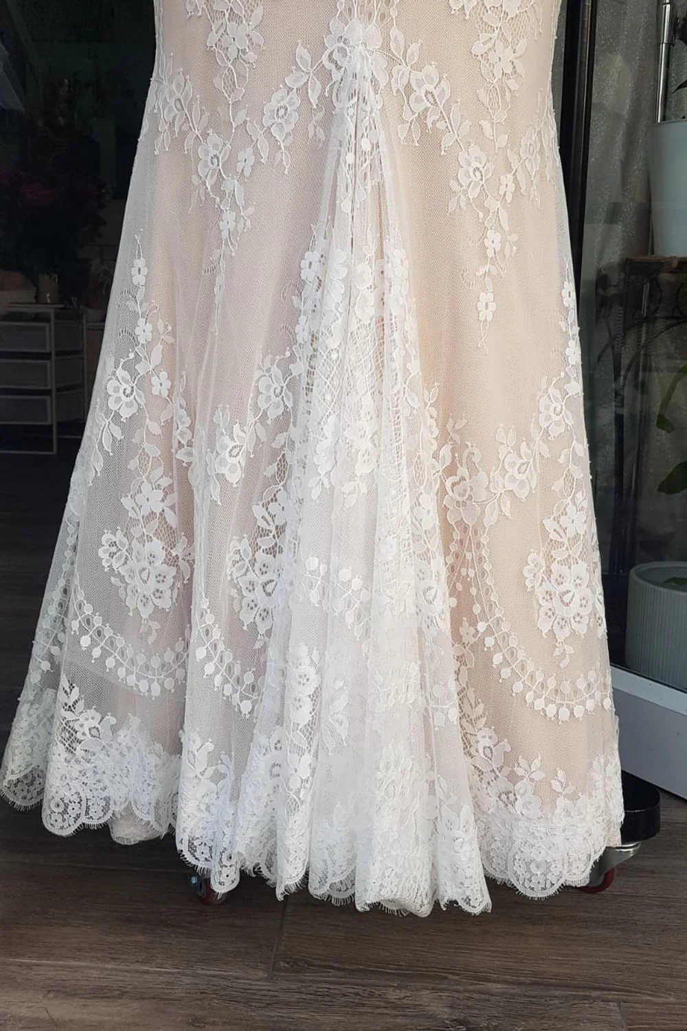 Geometric Floral Lace Mermaid Gown Size 4 - Image 10