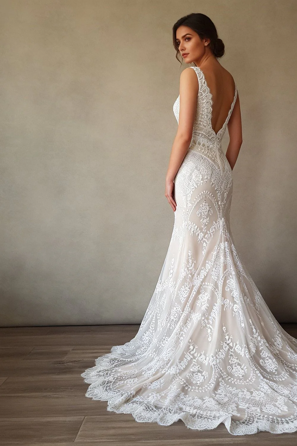 Geometric Floral Lace Mermaid Gown Size 6 - Image 3