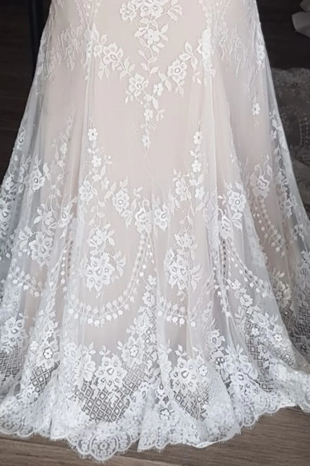 Geometric Floral Lace Mermaid Gown Size 6 - Image 8