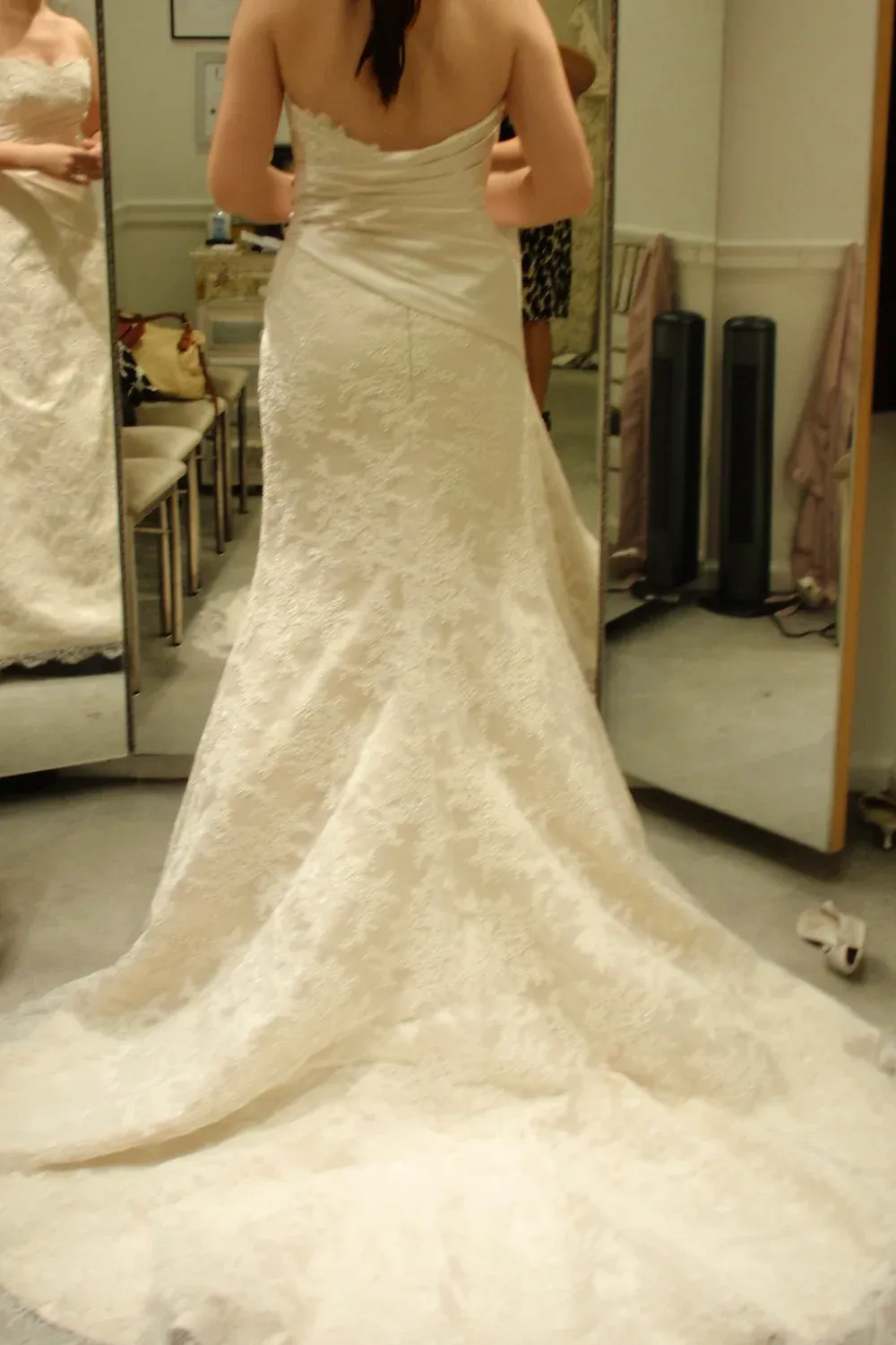 618 Fit and Flare Ivory Lace with Veil - Image 10