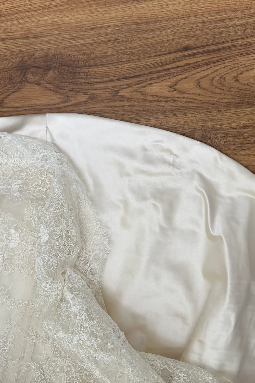 618 Fit and Flare Ivory Lace with Veil - Image 6