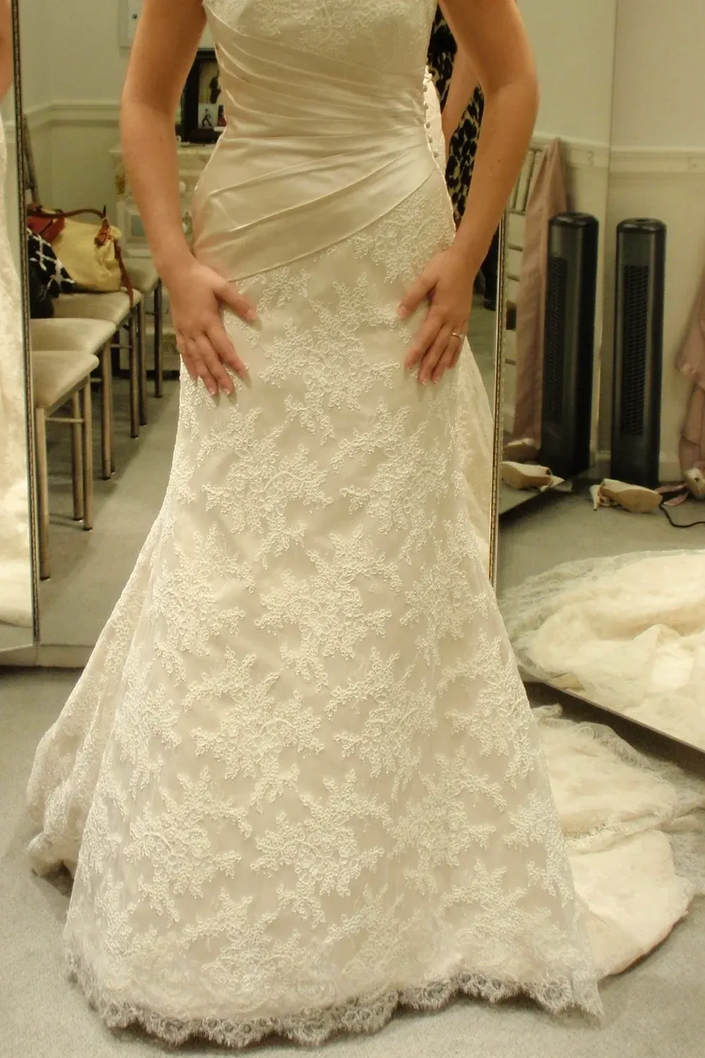 618 Fit and Flare Ivory Lace with Veil - Image 9