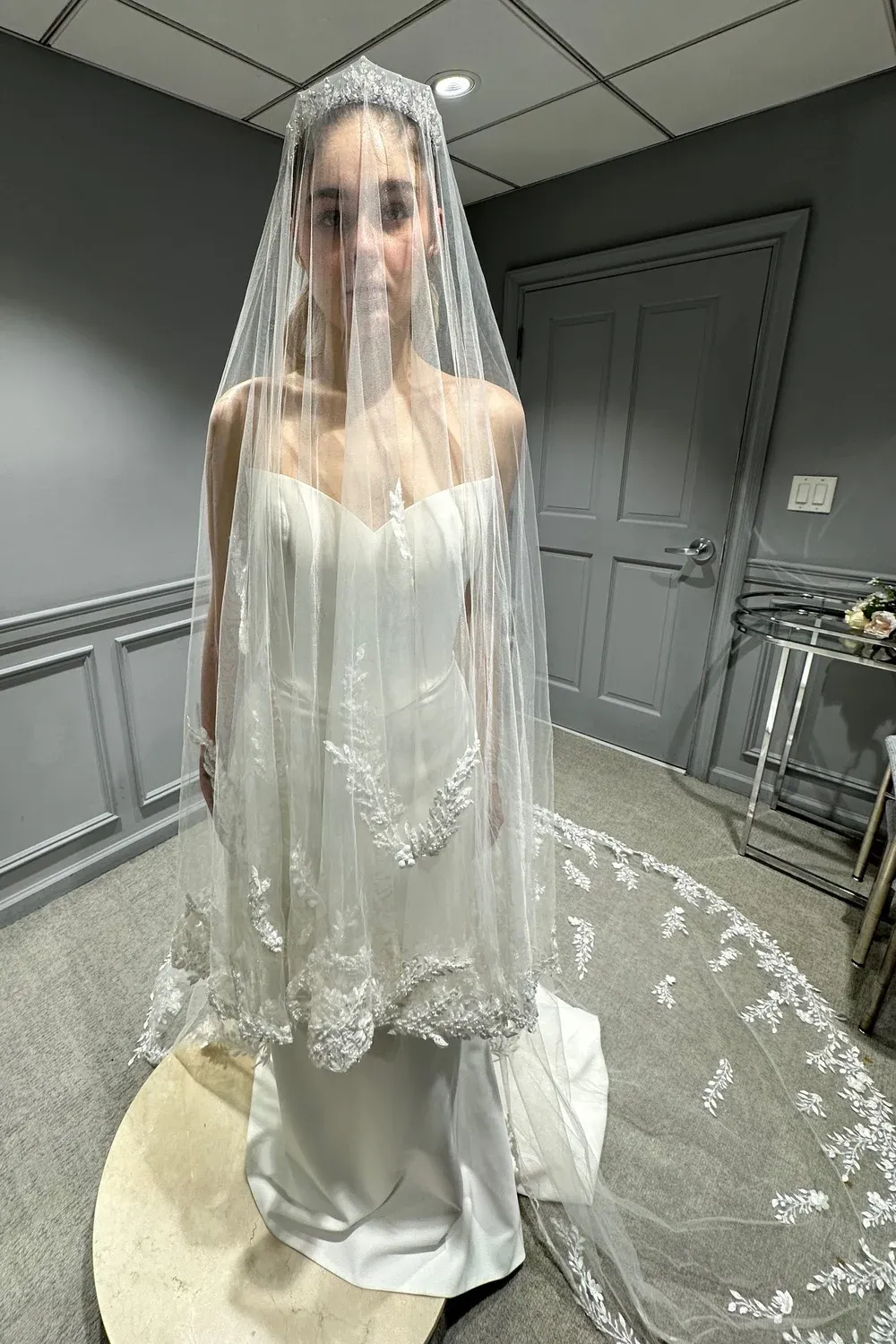 HYDRAVL162 Veil and MANTUATIA Headpiece - Image 2