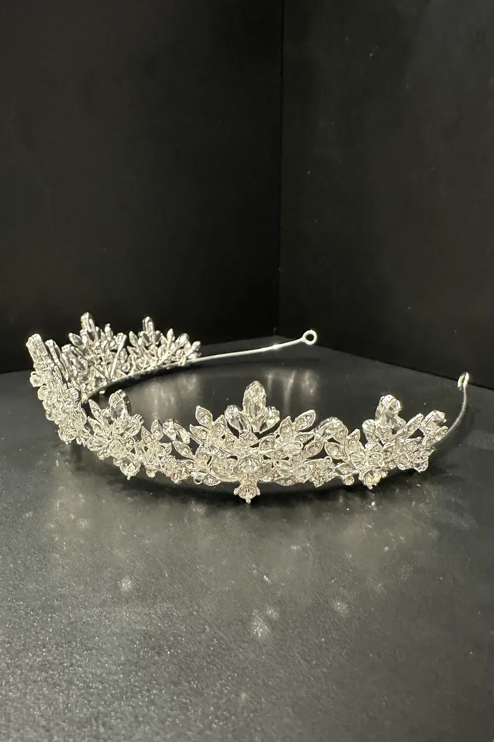 HYDRAVL162 Veil and MANTUATIA Headpiece - Image 3