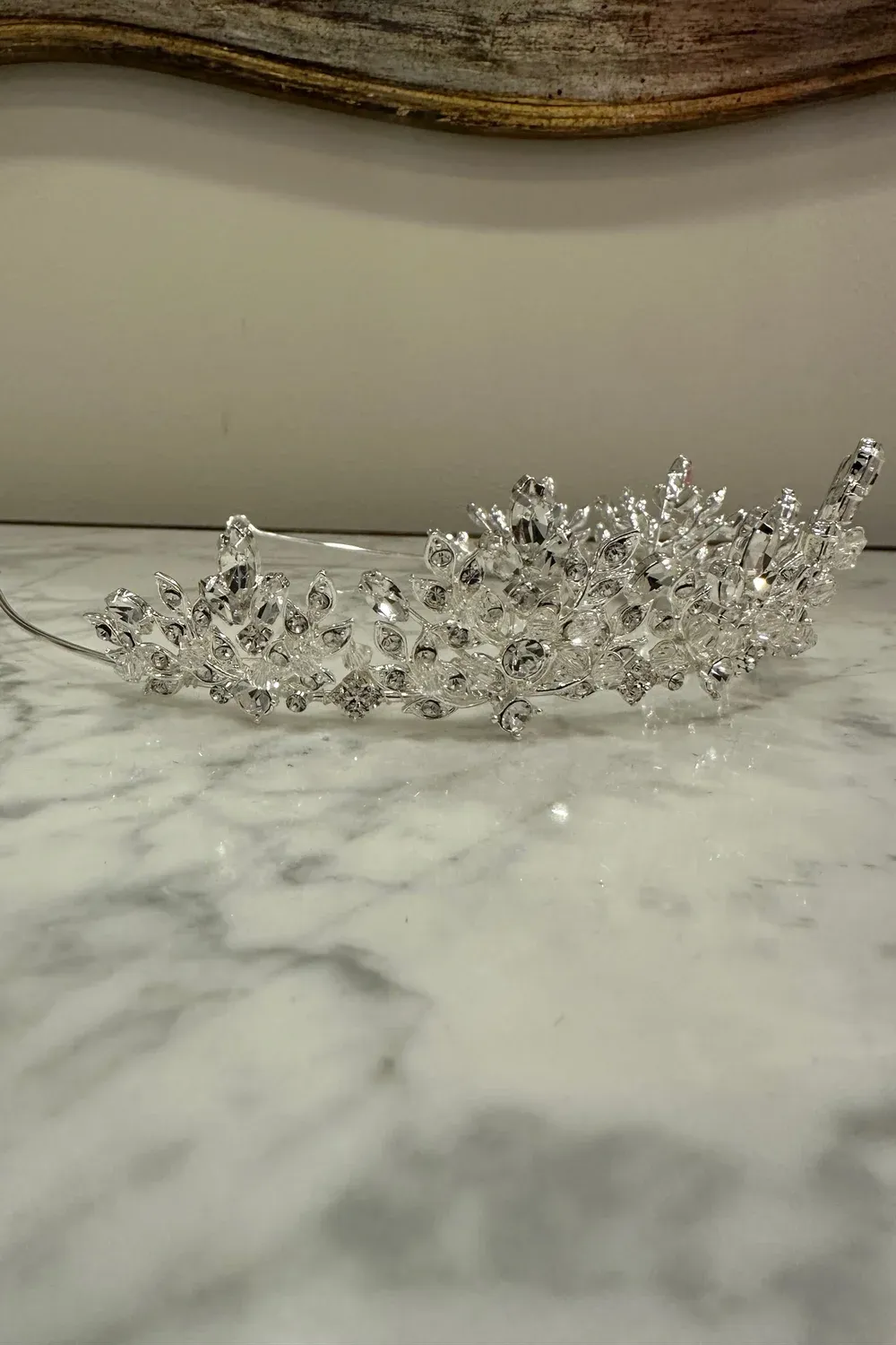 HYDRAVL162 Veil and MANTUATIA Headpiece - Image 8