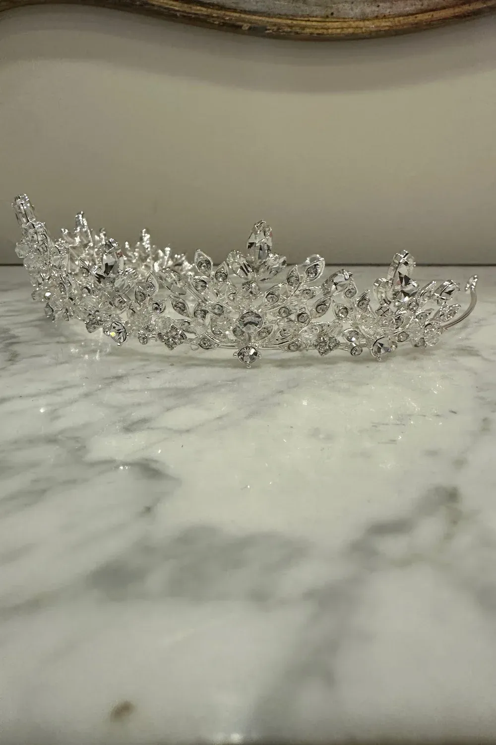 HYDRAVL162 Veil and MANTUATIA Headpiece - Image 9
